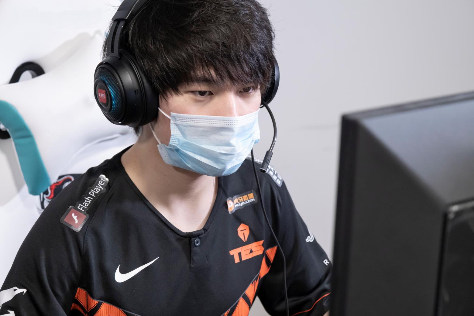 JackeyLove迎来十五赛季高光表现，SKT球迷沸腾！
